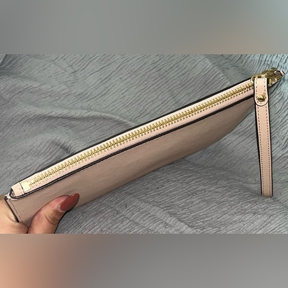 Michael Kors Giftables XL Zip Clutch Bag Saffiano Leather “Ballet” Heart Studs - Picture 8 of 12